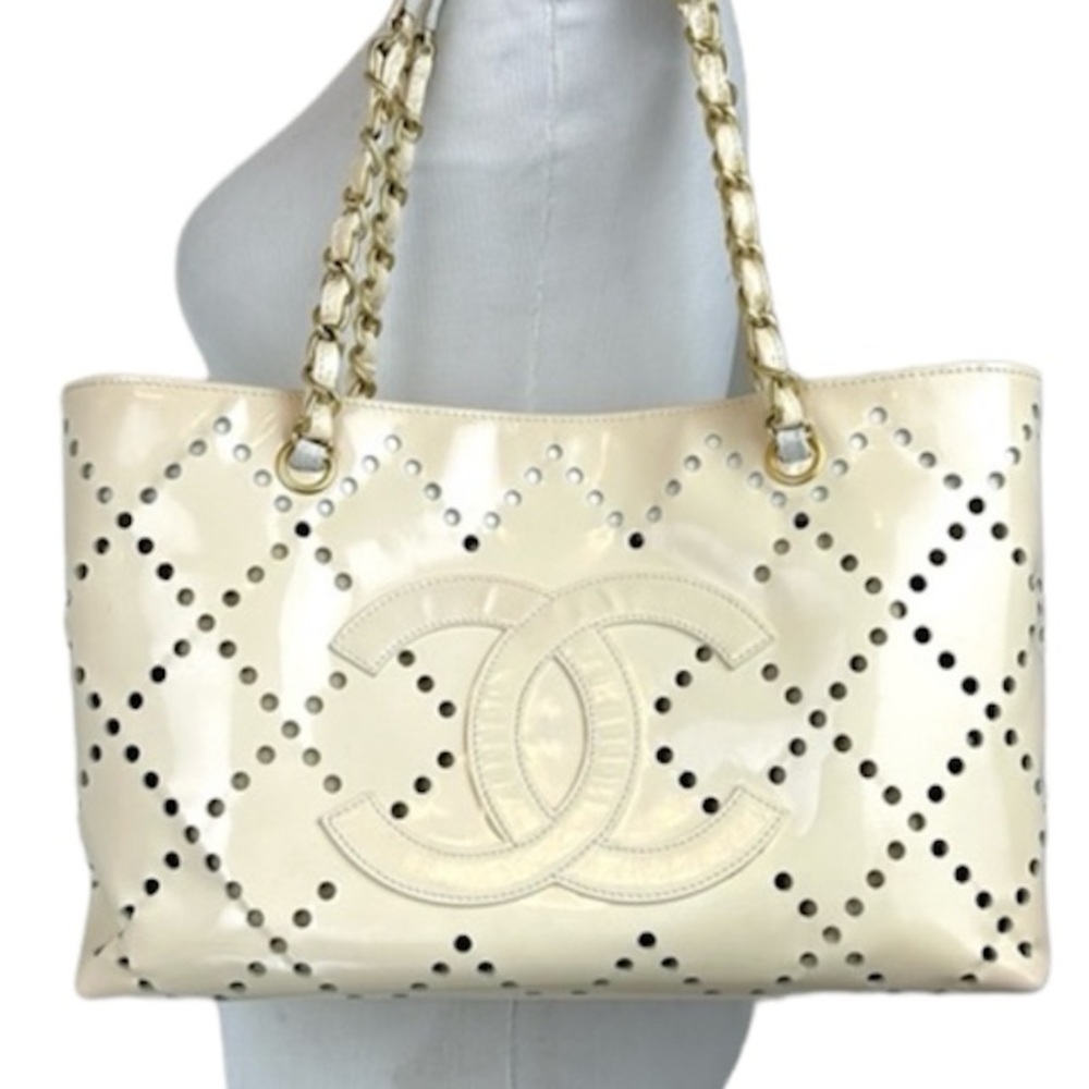 CHANEL CC PERFORATED PATENT LEATHER TOTE